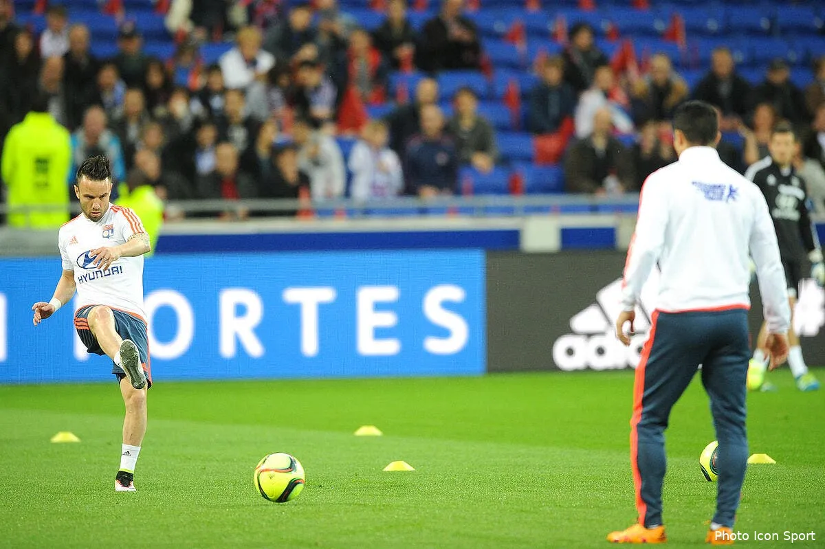 ol valbuena dans le groupe face a monaco un premier indice iconsport jpt 150416 08 65141938