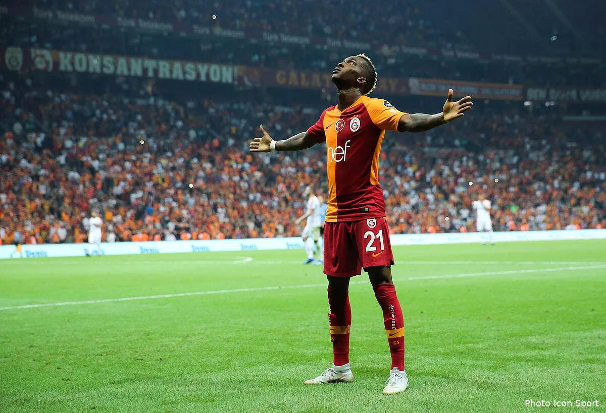 om a la lutte avec le psg et le bayern pour ce bug anglais onyekuru234857