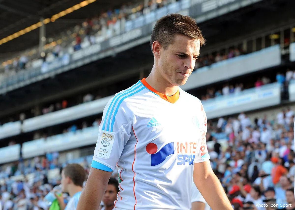 om azpilicueta n a pas oublie mais ne pourra pas revenir iconsport gas 190812 44 56135498
