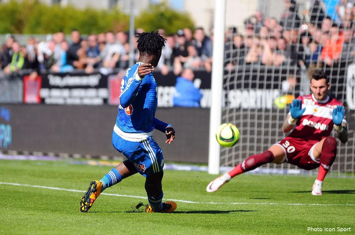 om batshuayi stoppe cash les rumeurs sur son depart iconsport leb 010516 05 08141636