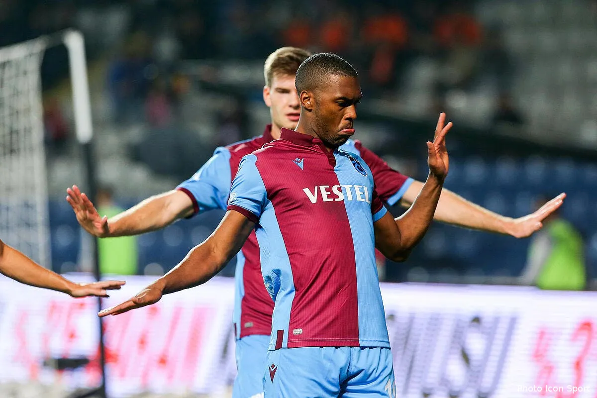 om bonne surprise un gros coup offert sur un plateau sturridge 2288793