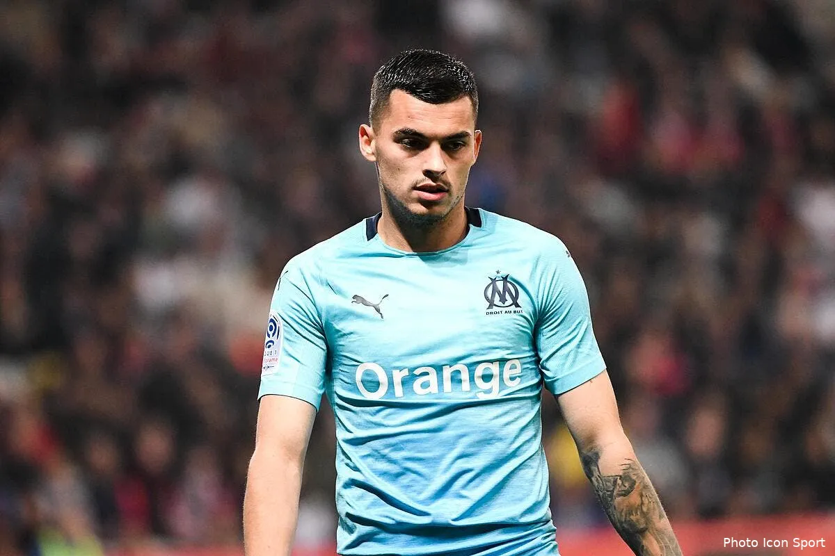 om c est un dieu cette recrue se prosterne devant payet icon anp 211018 93 66233983