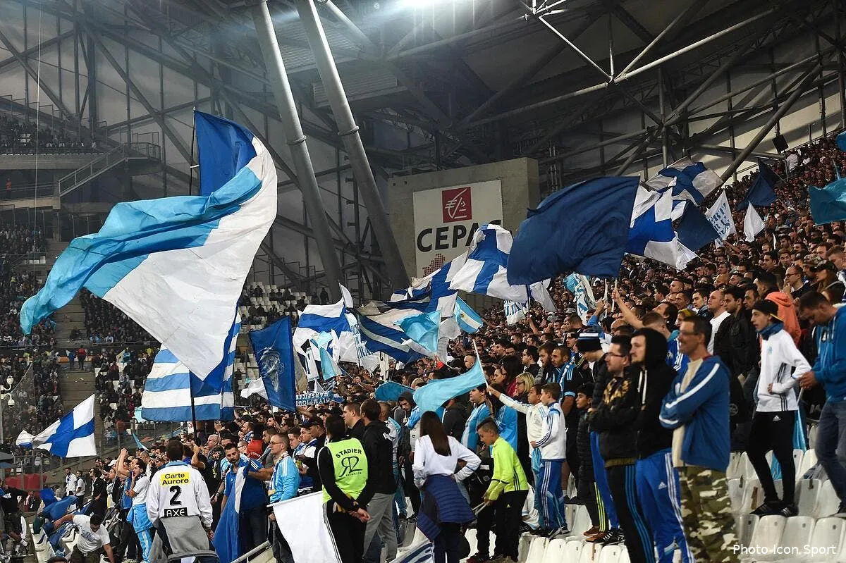 om certains supporters envoient un message clair aux footix iconsport dim 301016 02 13159576