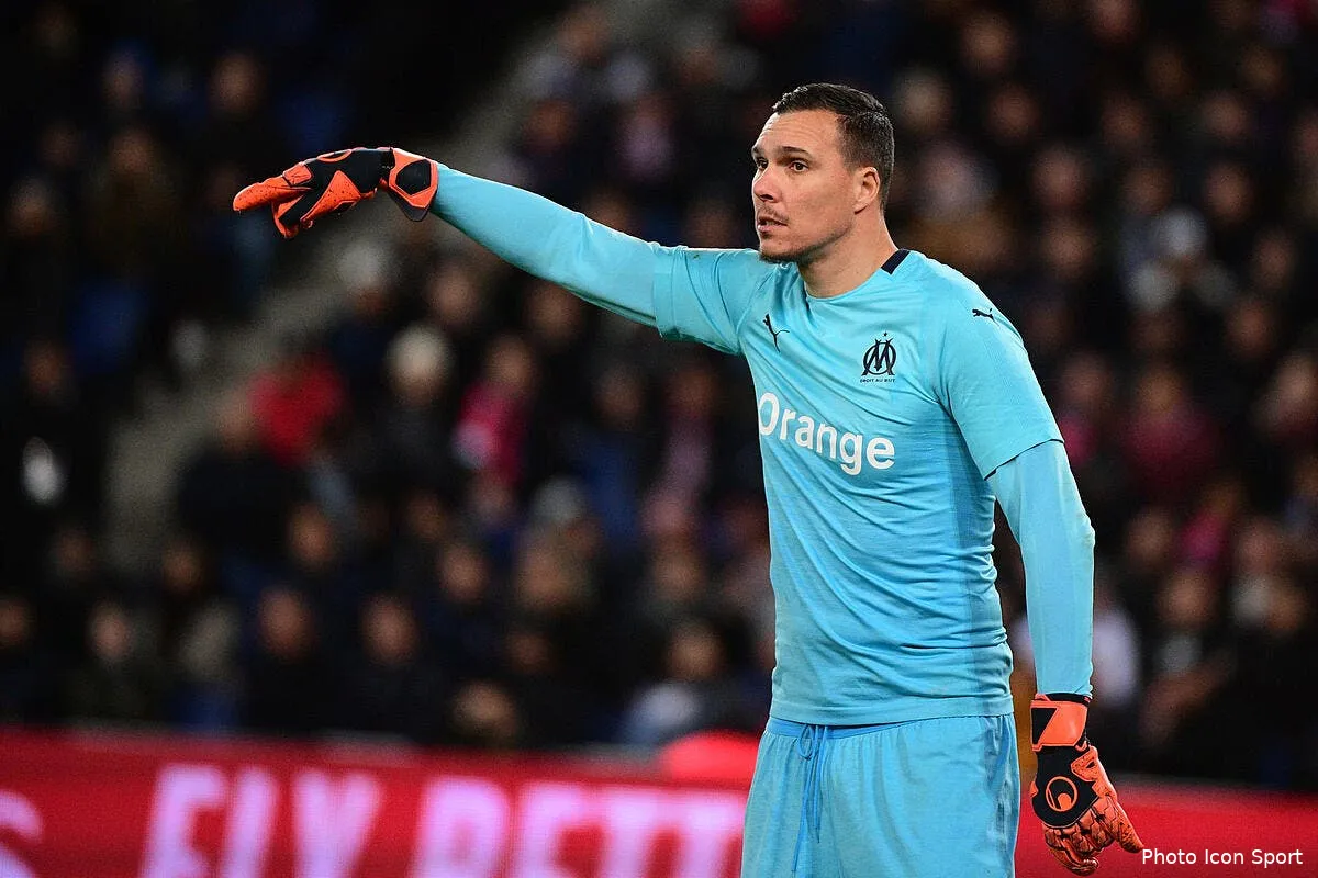 om cet indesirable refuse de partir le mercato commence mal icon win 170319 01 84352255329