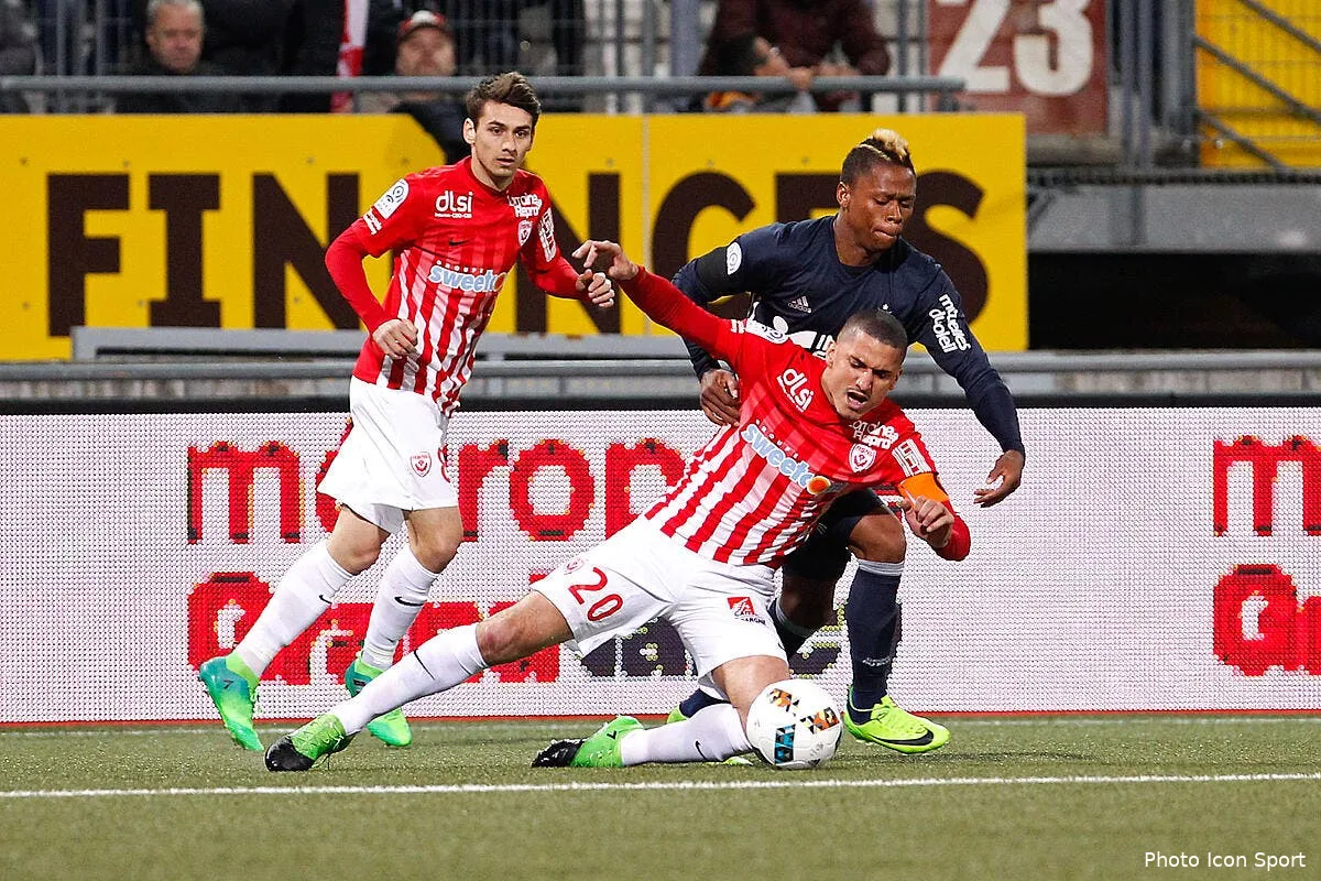 om clinton njie se fait demolir avec des notes epouvantables iconsport mrv 210417 02 04177526