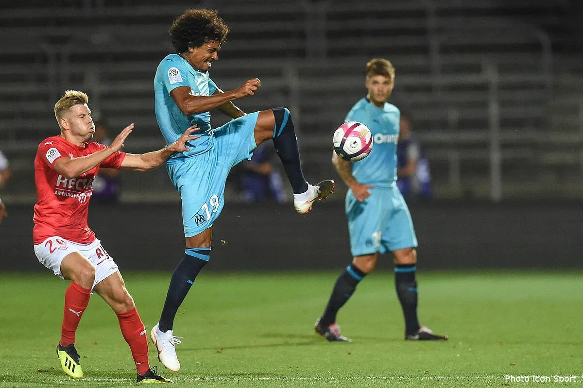 om contacte par le milan ac luiz gustavo annonce la couleur iconsport icon dim 19082018 34 155230553