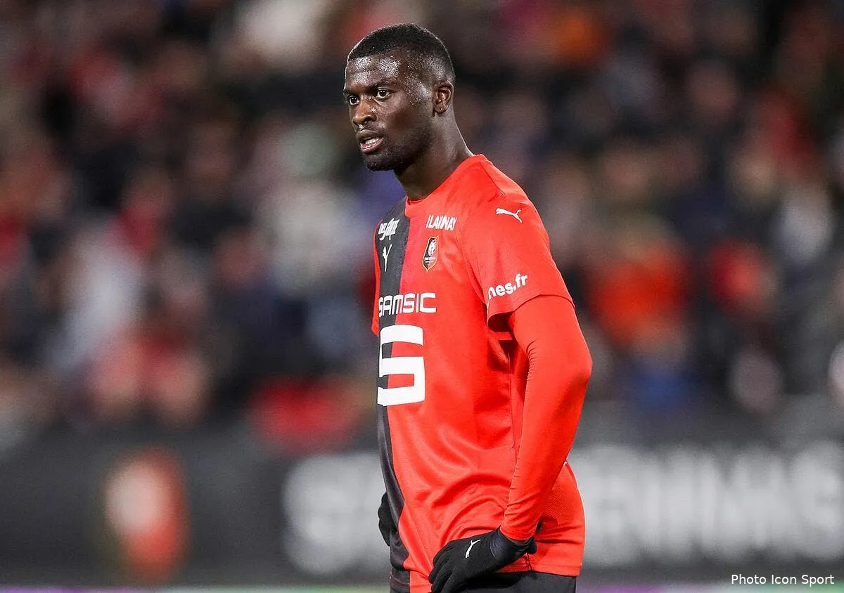 om eyraud recoit la facture pour niang c est cher icon vmi rennesbrest 107287147