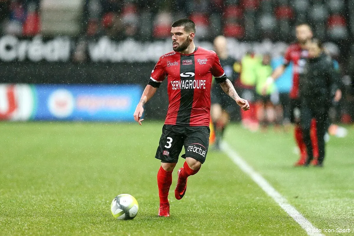 om guingamp demande a marseille d arreter de rever au mercato iconsport icon vmi 091217 04 69204231