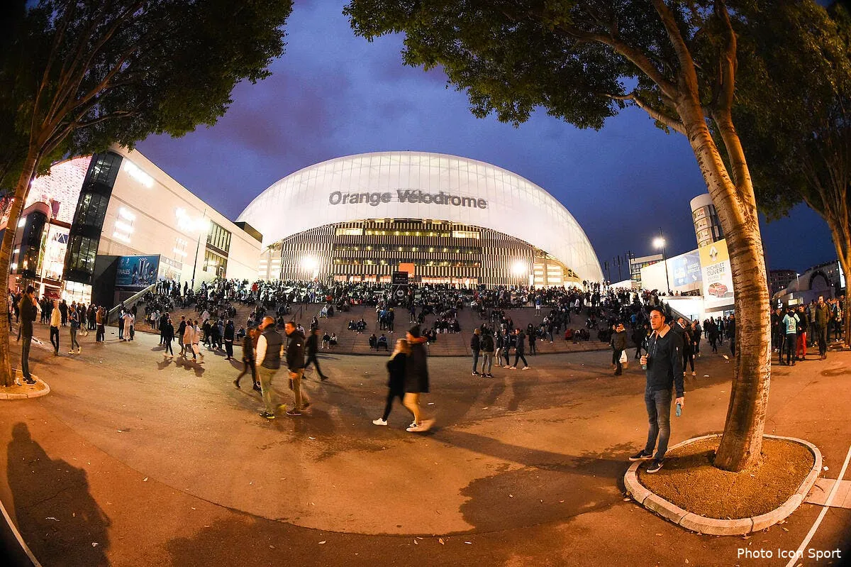om ils urinent sur le velodrome plainte contre deux supporters du psg icon adim 101119 30 12292289