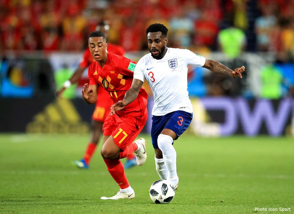 om l om a l affut pour le pret de cet international anglais icon 37271238228791