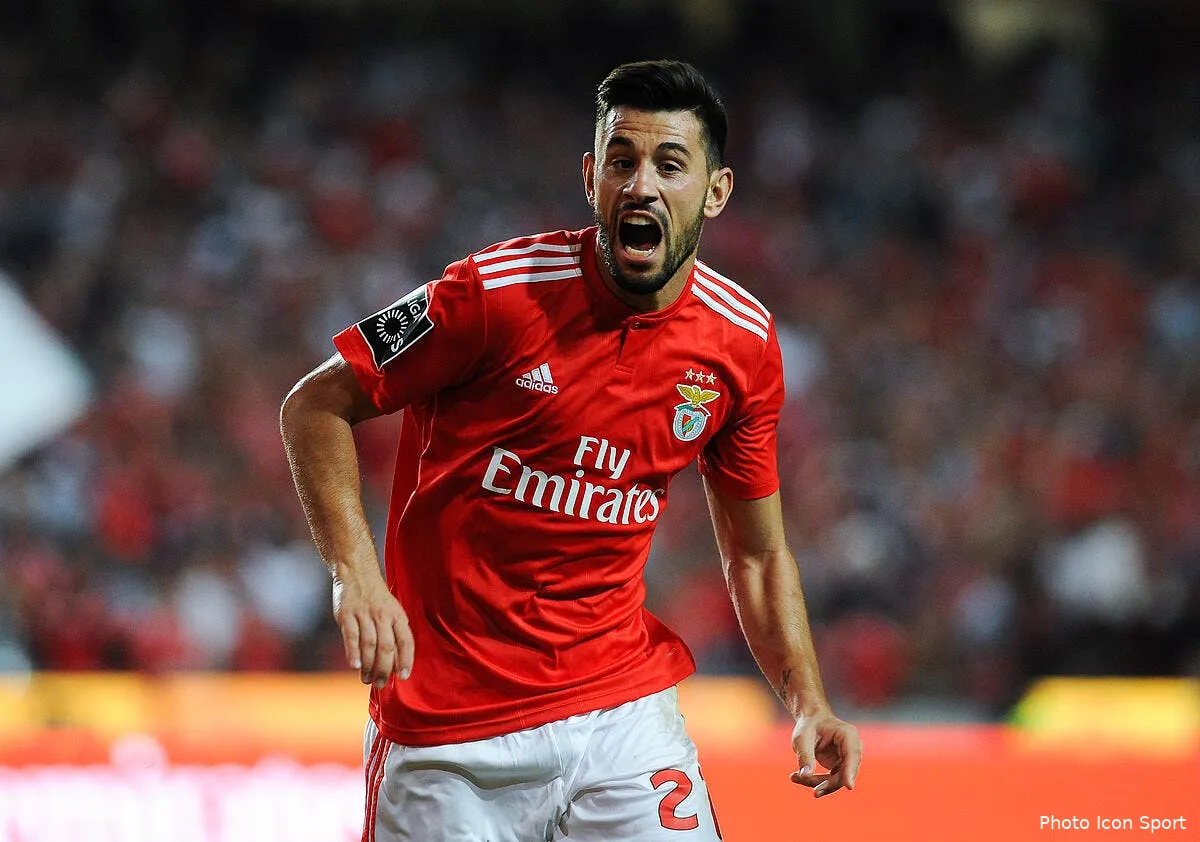 om l om kiffe toujours autant ce n 10 a 35me icon glo 100818 93 11227437