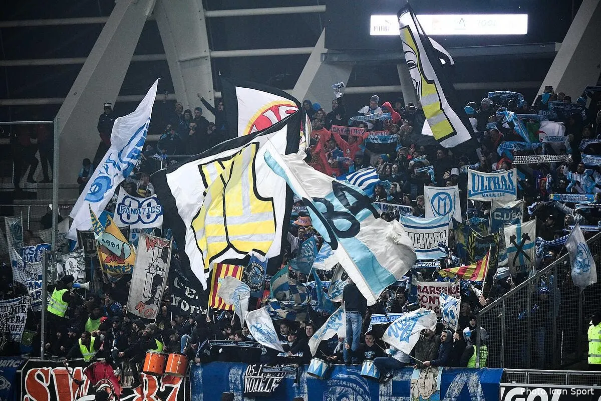 om la police allemande bloque ses supporters a la frontiere iconsport icon dib 251118 11 36237607