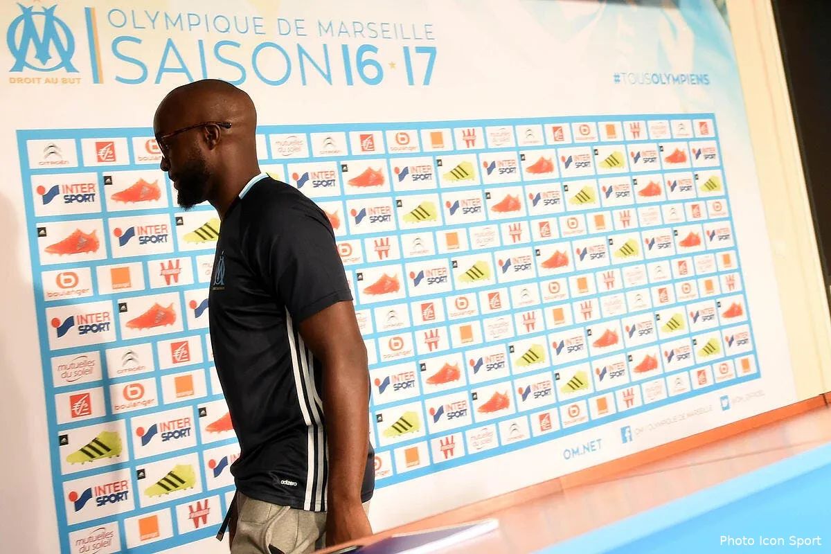 om lassana diarra annonce son depart et recoit une bordee d insultes iconsport dim 120816 02 11170808