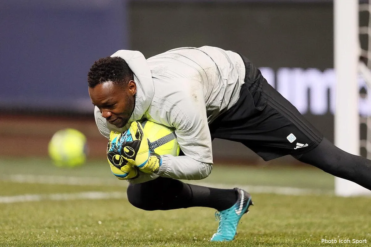 om le groupe face au psg avec mandanda iconsport icon vmi 190118 23 87211335