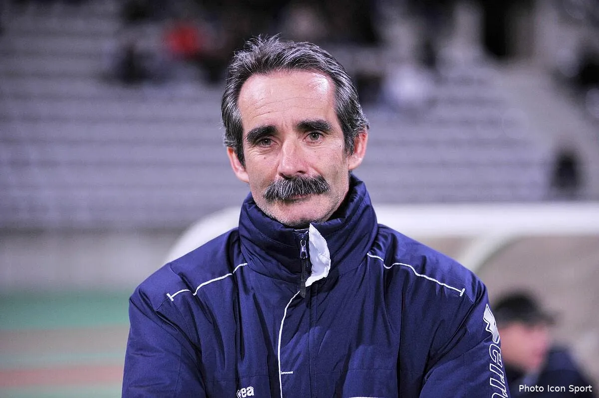 om le sorcier moustachu reste a marseille jusqu a la fin de saison icon pei 270309 51 06245253