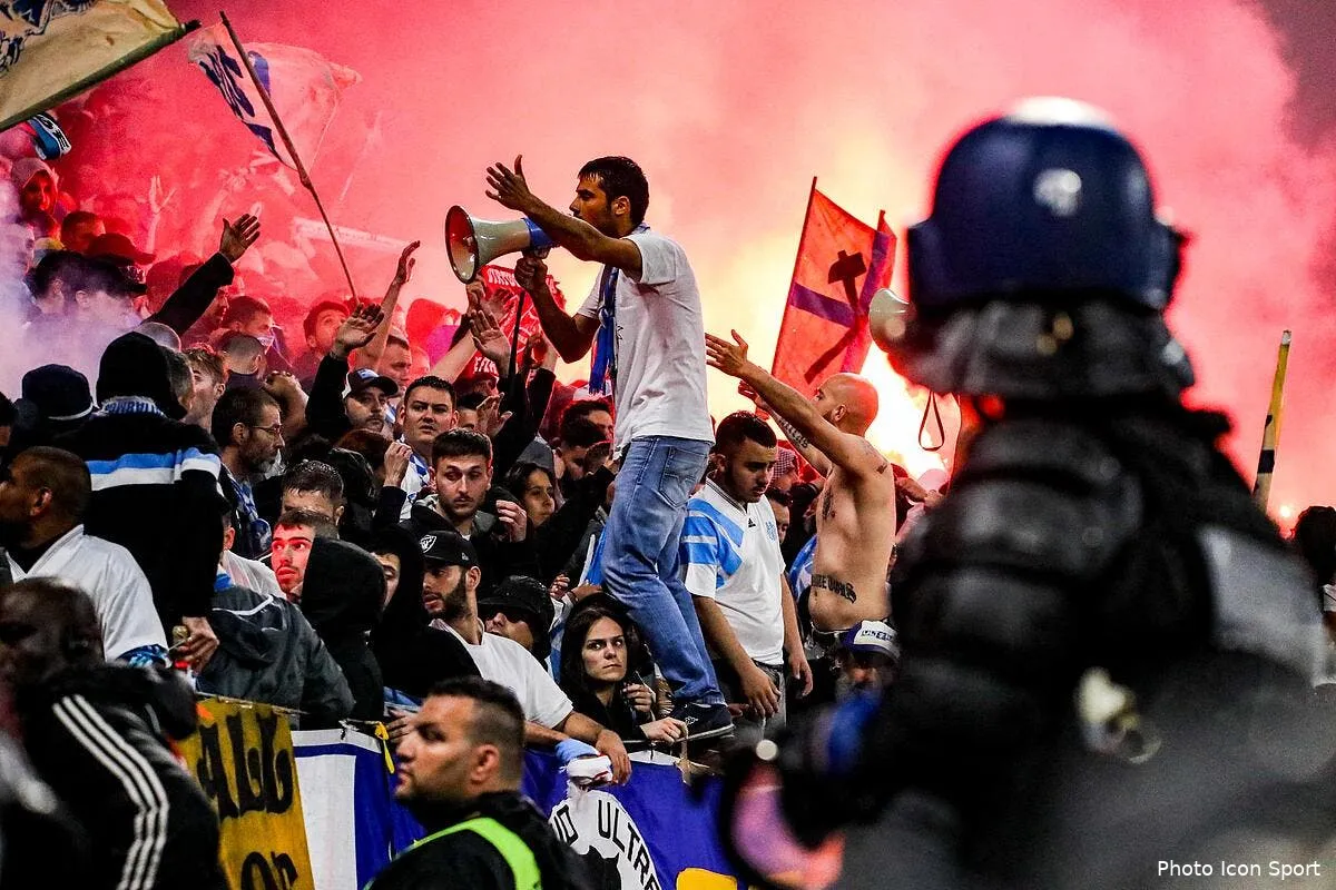 om les supporters de l om fument le calumet de paix pour les fumigenes iconsport icon ruo 160518 11 27230565