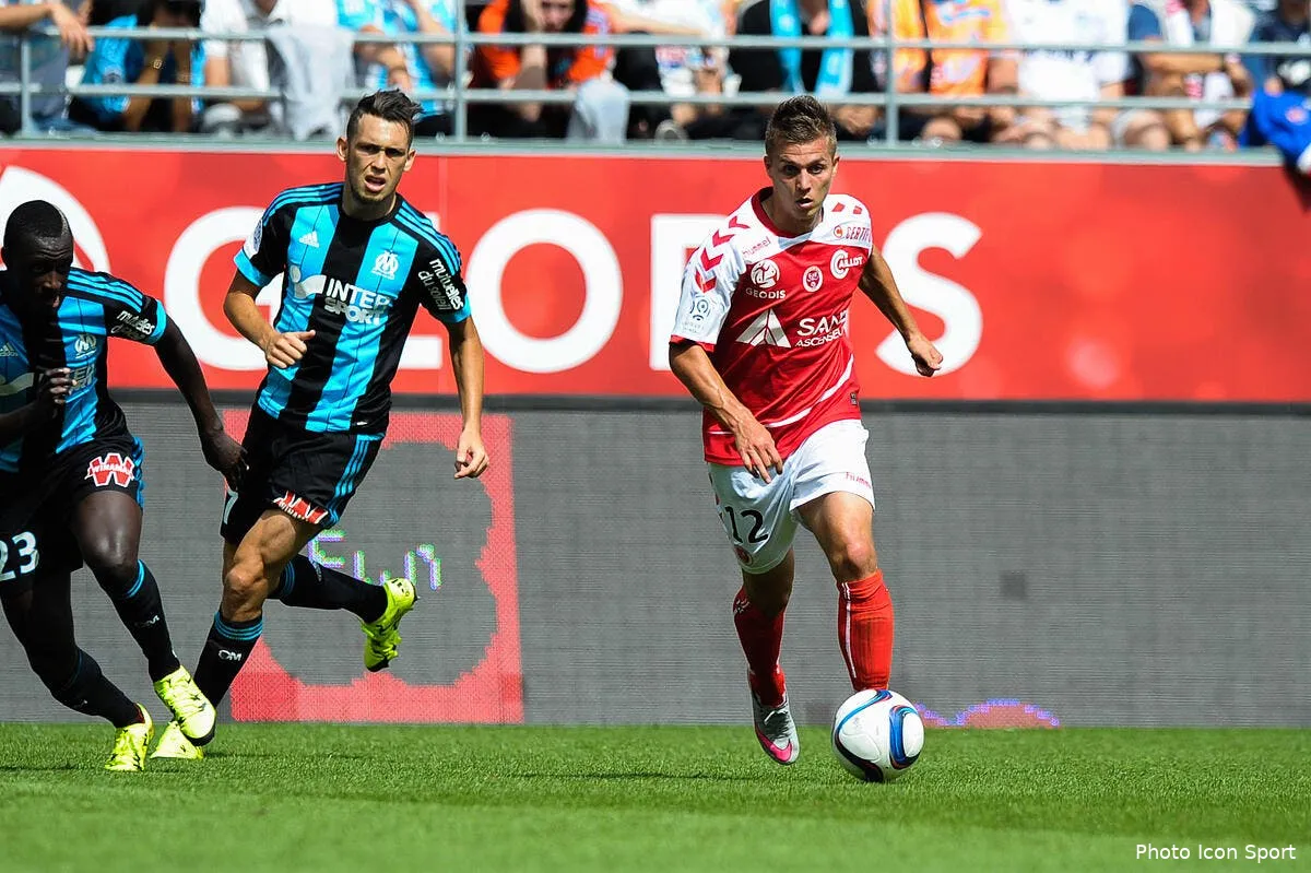 om les supporteurs reclament deux joueurs courtises iconsport fer 160815 08 45144490