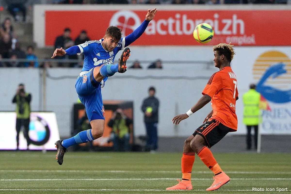 om lucas silva tente d eteindre l incendie iconsport pet 120316 86 09136554