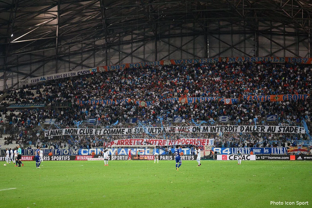 om maillot de l ol et survet du psg un fan de l om s est fait peur iconsport win 180916 01 11500155468