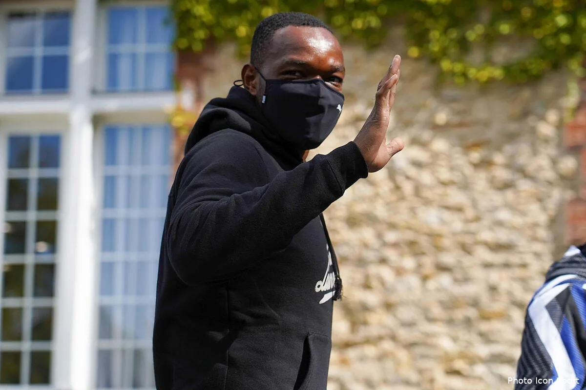 om mandanda positif c est la guerre avec l equipe de france icon sm100823293299