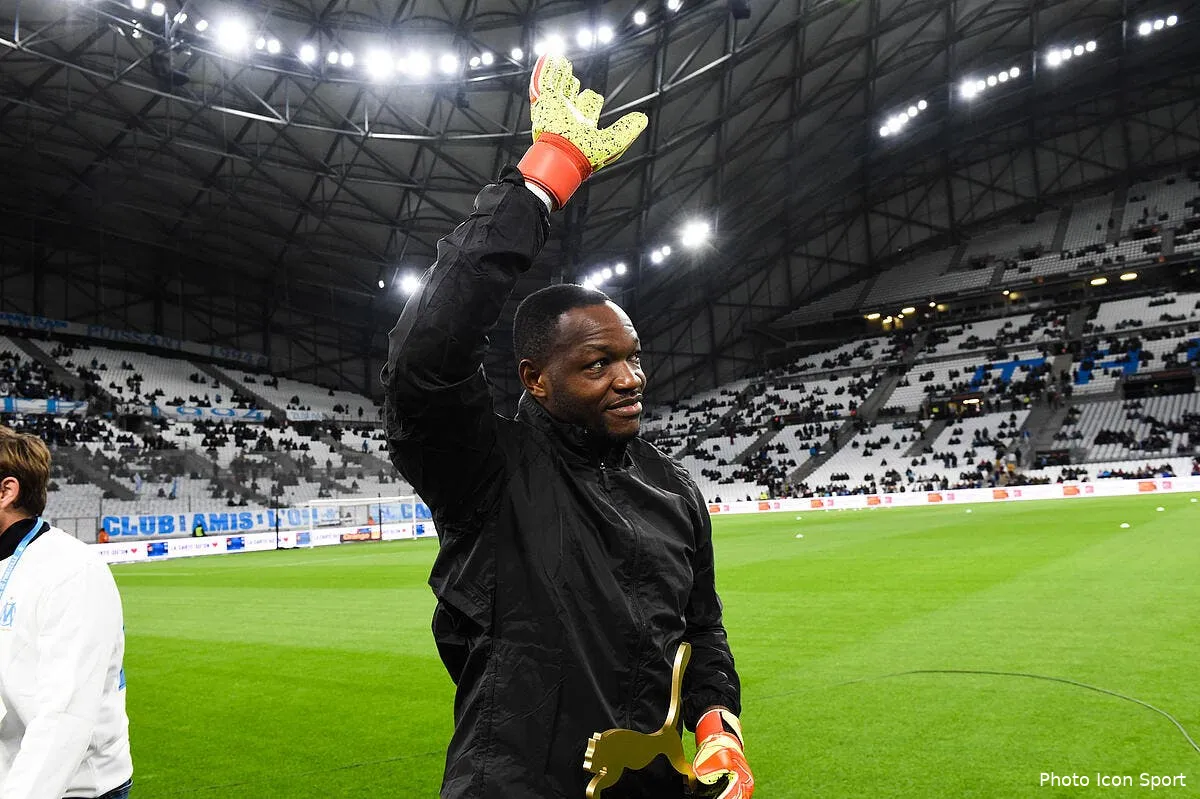 om mandanda pret a signer a vie a marseille icon dsc 6320289335