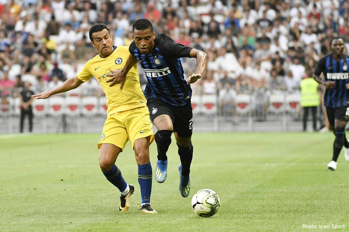 om marseille cherche un lateral gauche les fans l ont trouve dalbert 2236287