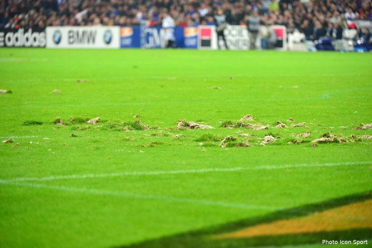 om marseille doit changer sa pelouse la fff craque iconsport win 081114 06 46221525