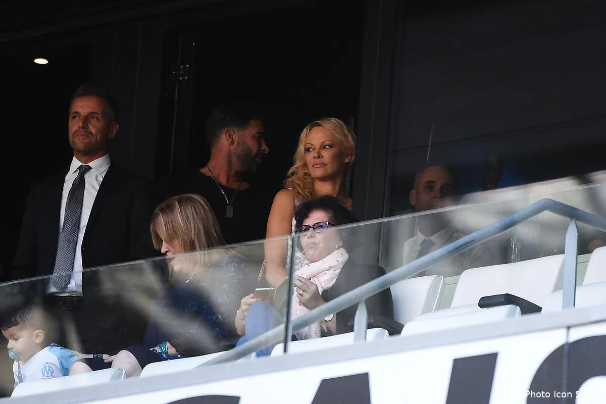 om marseille remet la radine pamela anderson a sa place icon dib 071018 01 04251431