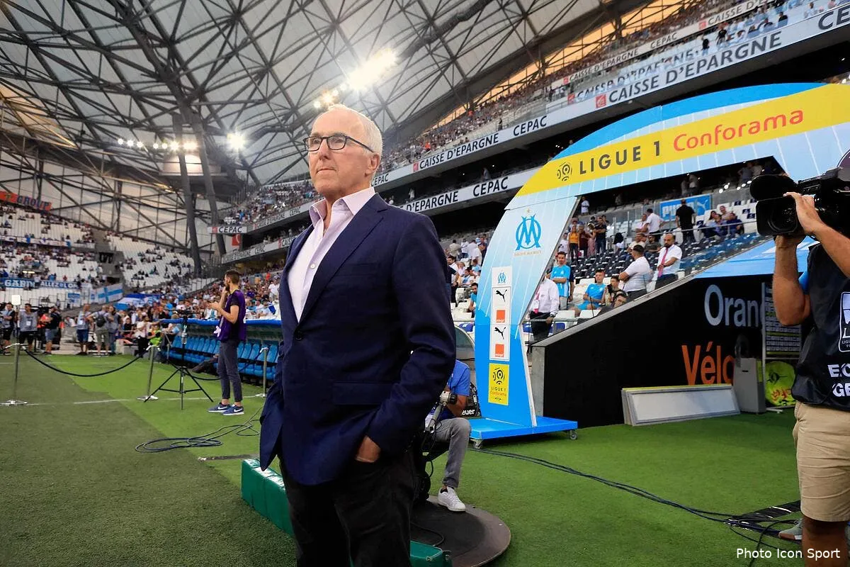 om membre du clan ajroudi courbis tente d ejecter mccourt mccourt 11288997