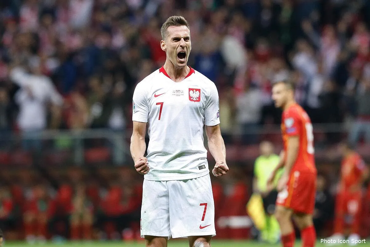 om milik sur le depart naples brise le silence icon 20191013pf as221 303237