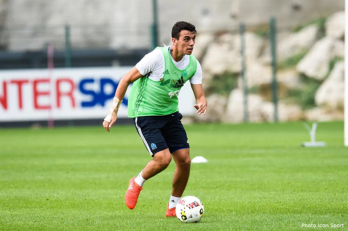 om mis de cote un jeune attaquant part en national iconsport dim 300816 08 23187333