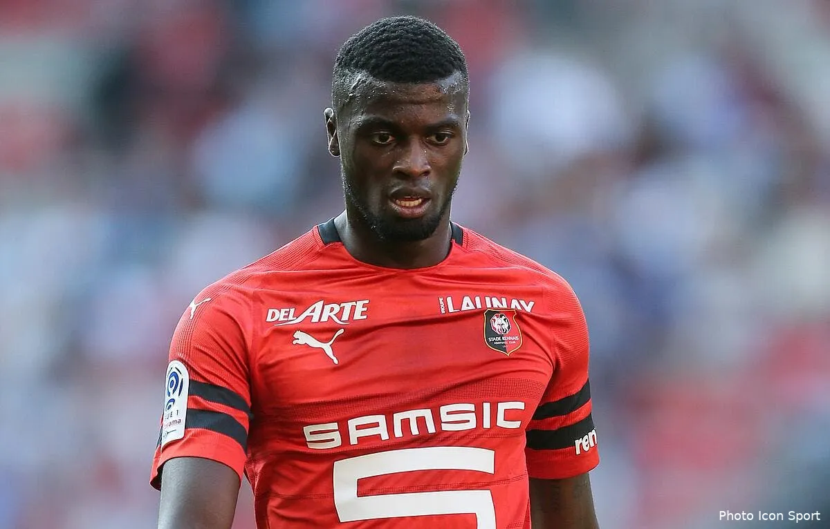 om niang joue au pompier pyromane rothen l incendie icon vmi 020918 10 04287305