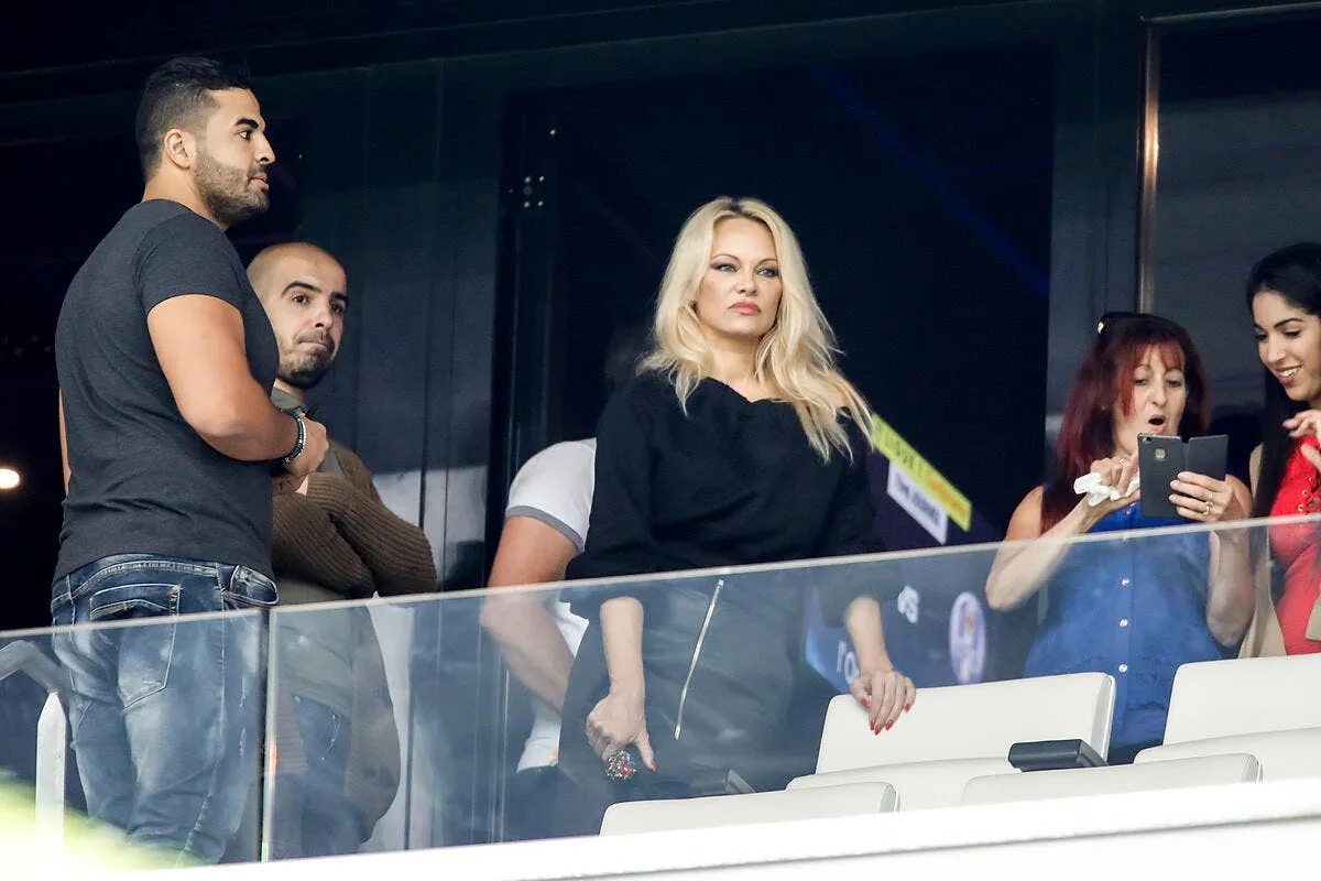 om notre dame une polemique xxl declenchee par la compagne d adil rami icon ruo 240917 89 111250995