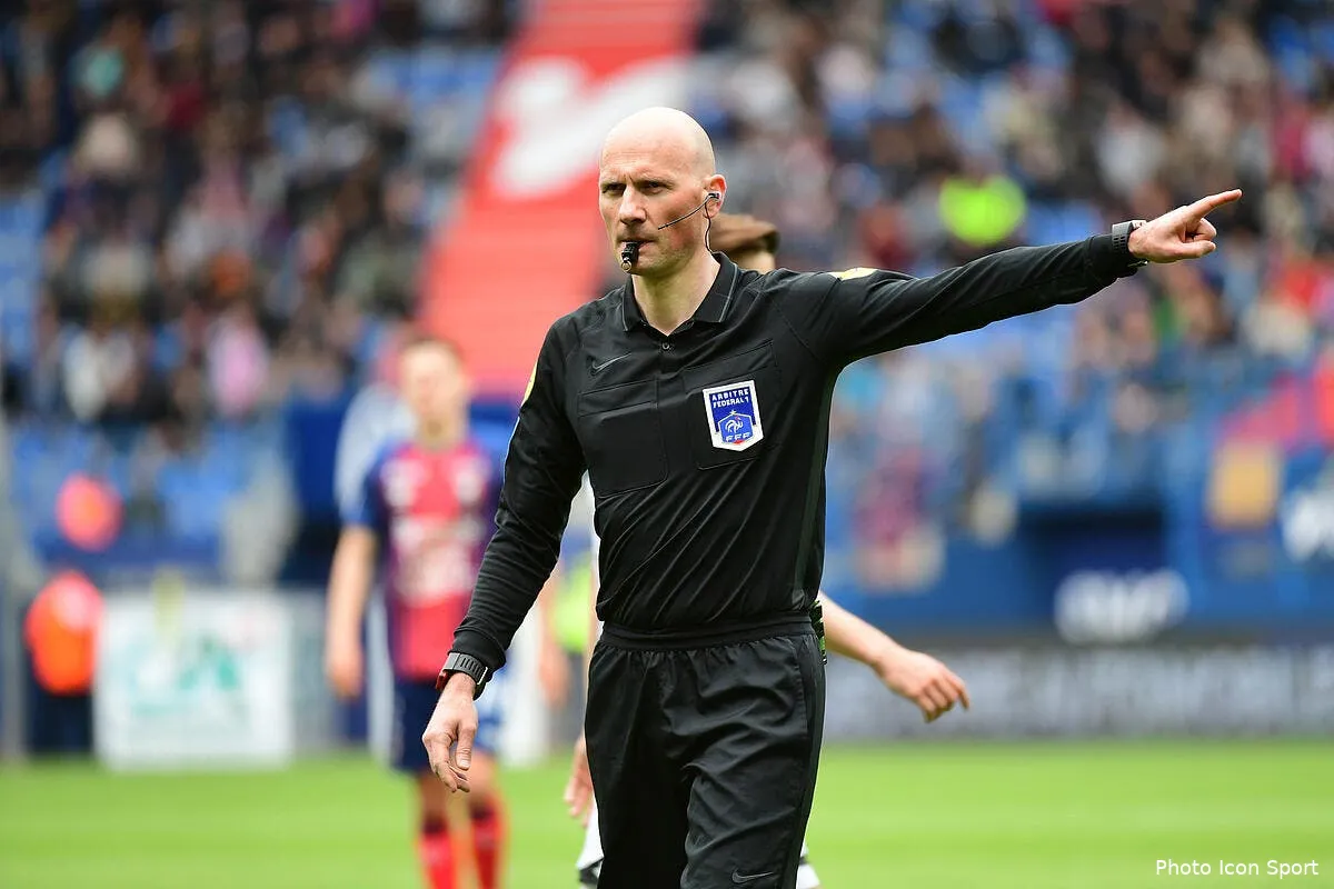 om ol bravo l arbitre il a ete parfait du debut a la fin icon win 280419 01 88785269751