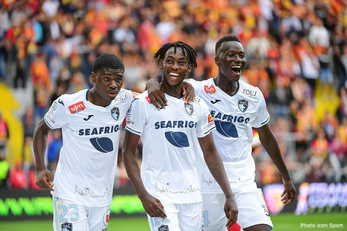 om pape gueye dit oui direct a l offre de marseille icon win 170819 01 99083287289