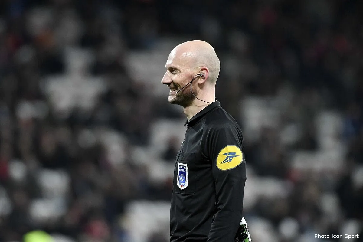 om pierre menes effare par l arbitrage du match om nantes icon anp 030218 05 95211921