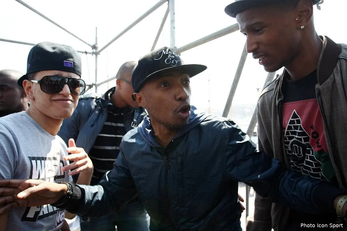 om psg soprano et mamadou niang pour le coup d envoi iconsport per 160510 99 34171604