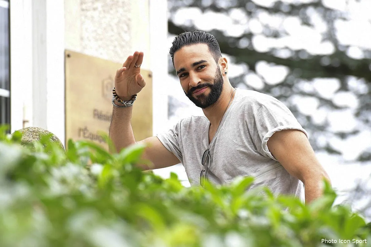 om quand adil rami chante du johnny hallyday pour lui rendre hommage iconsport win 190317 01 56202319