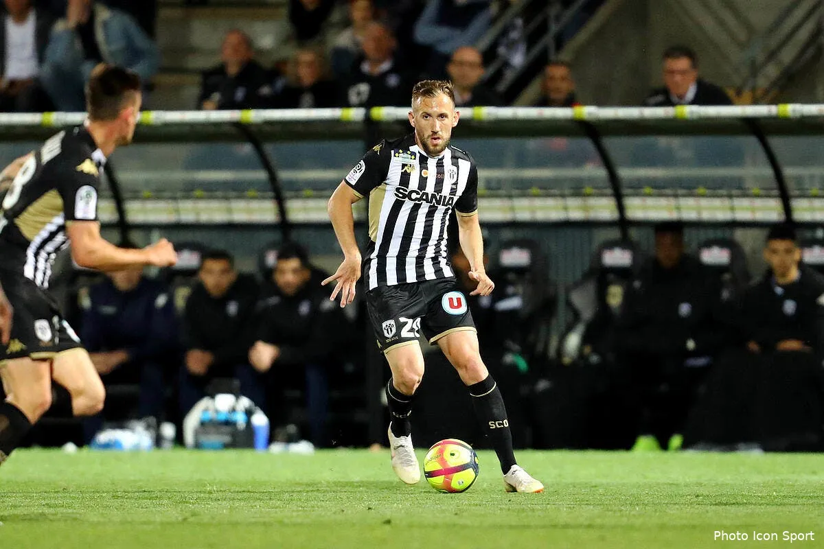 om quatre cibles en vue zero offre marseille joue la montre au mercato icon des 240519 83 43256597