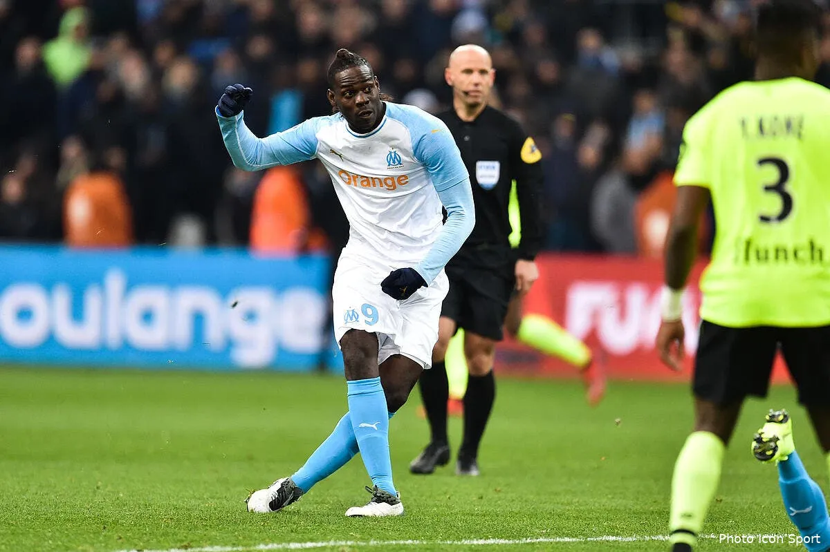 om rene malleville se prosterne deja devant balotelli icon dim 250119 08 38243215