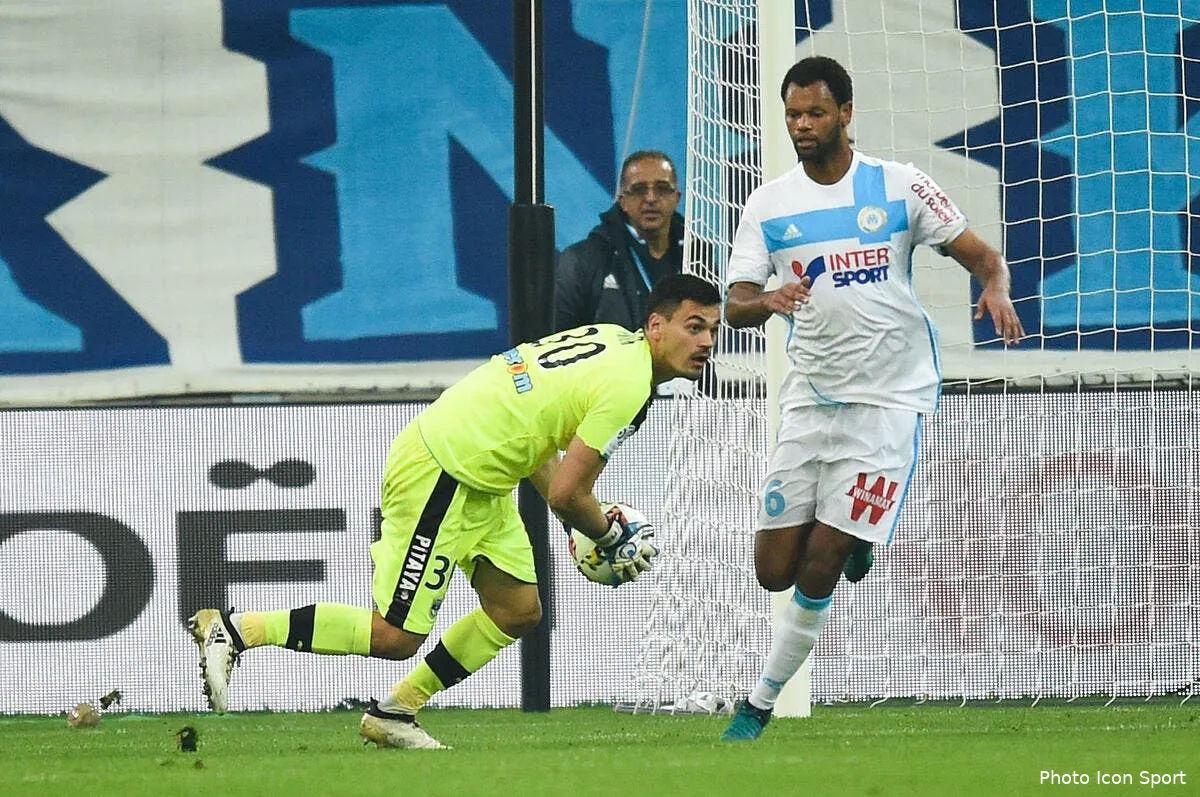 om rolando l ancien banni qui offre un joli cadeau a marseille iconsport dim 301016 08 15161542