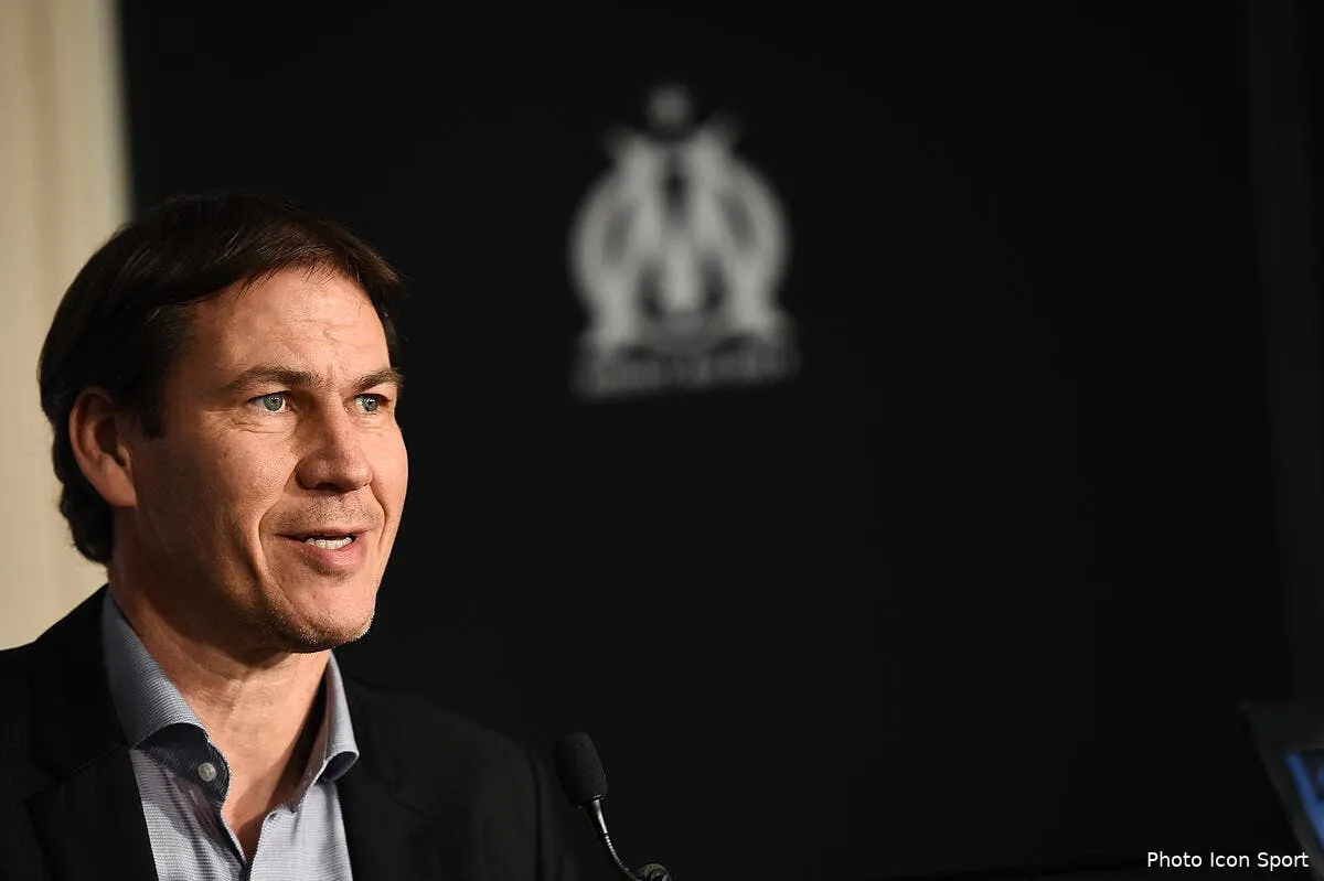 om rudi garcia reprend de volee lassana diarra sur le brassard iconsport dim 300117 81 16173082