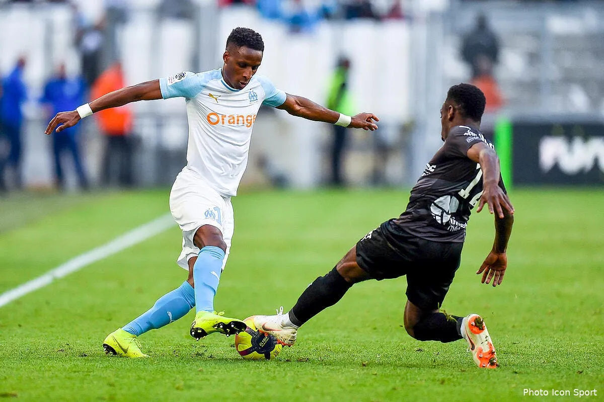 om sarr a pris cher dans le vestiaire pour son incroyable main icon adim 130419 34 61250433