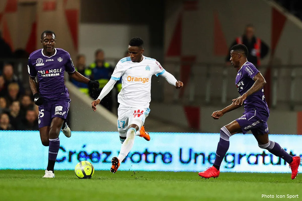 om sarr cartonne a l om hors de question de partir au mercato icon blo 110318 08 53213439