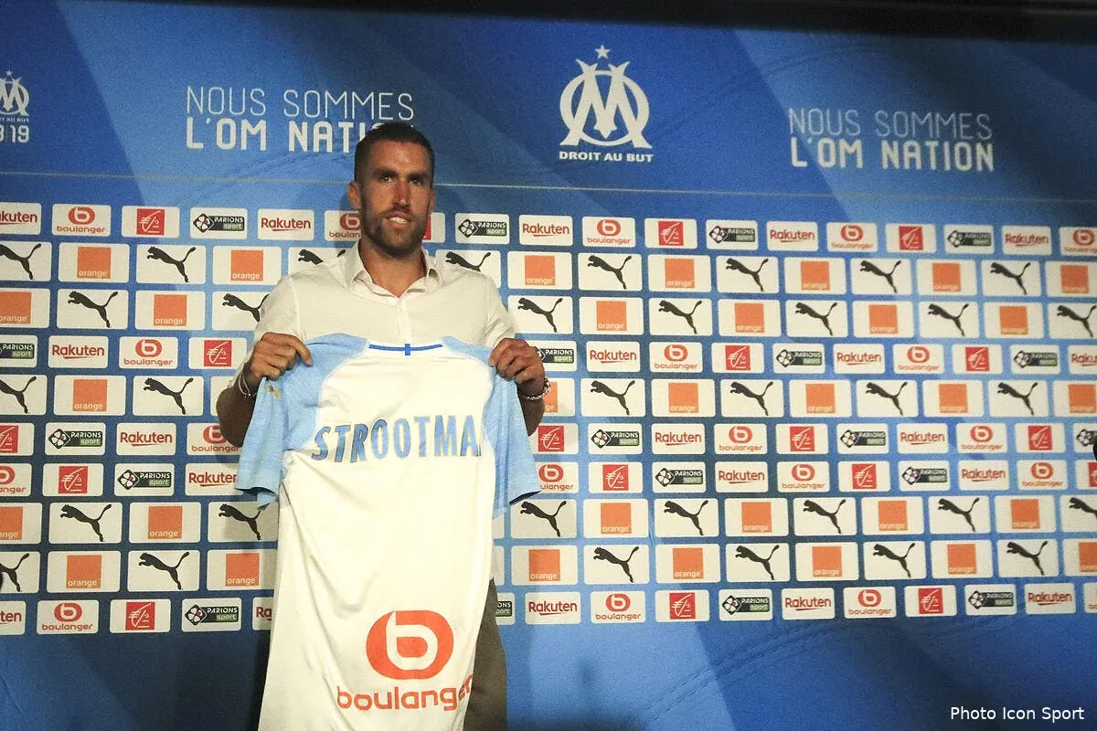 om strootman est la pour renvoyer l om en c1 iconsport icon wal 280818 01 06229005