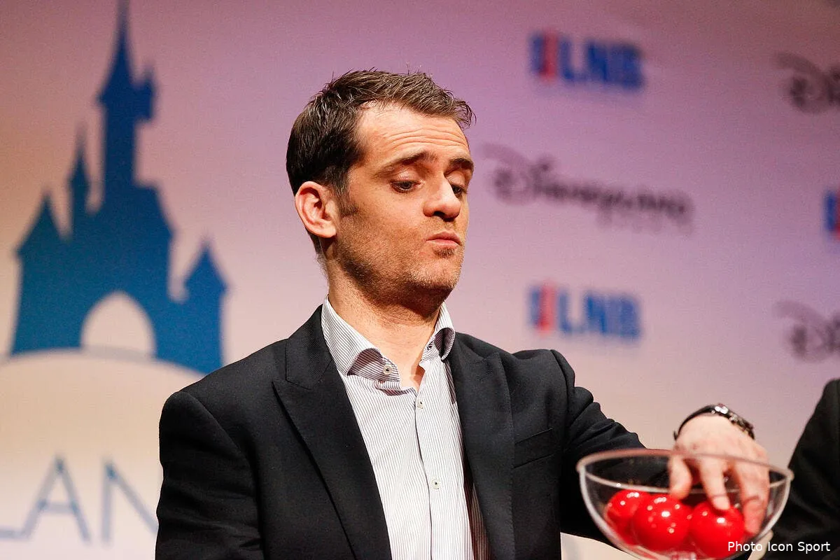 om torpille par les fans de l om jerome rothen se justifie iconsport fid 260117 08 43197779