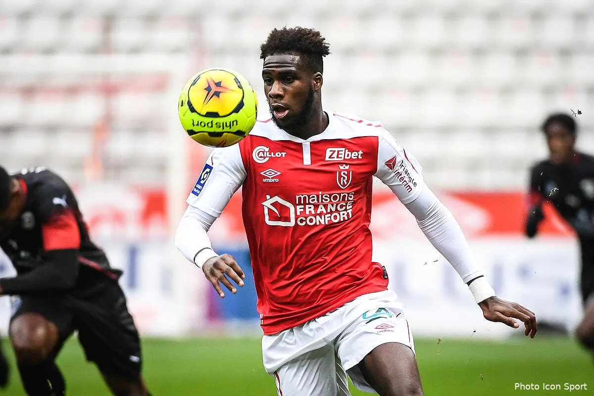 om un buteur recrute en urgence l hiver sera bouillant icon mm1 2112 300105