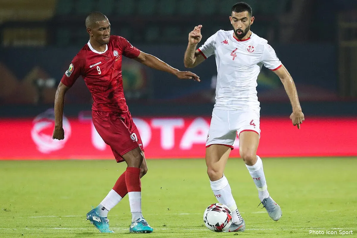 om un defenseur de la can a 4 me marseille est sur le coup icon 190711 90 036613 dpai259295