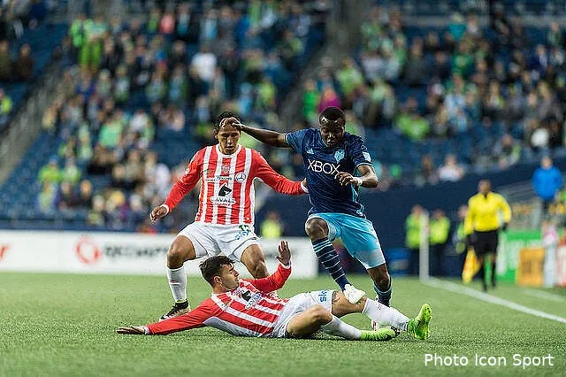 om un lateral gauche donne son accord sur twitter tolo242869