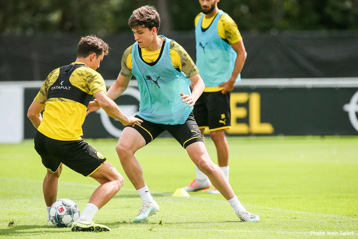 om un leger detail a 12 me a regler et balerdi debarque icon firo290719bvbn11289225